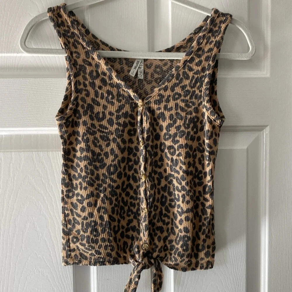 Leopard Print Tie-Front Tank Top - Picture 1 of 1